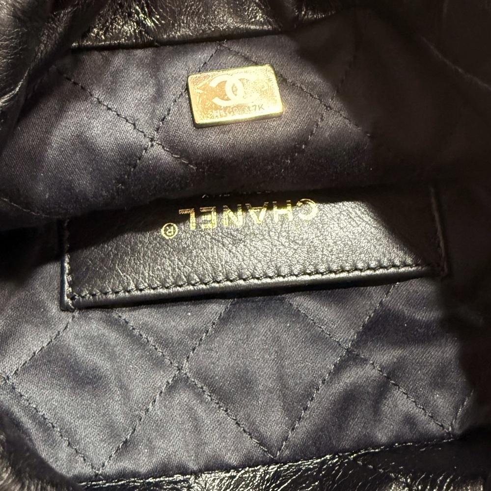 23S Shiny Black Calfskin Quilted Mini Chanel 22 Pearl Bag Aged Gold Hardware - Picture 7 of 7